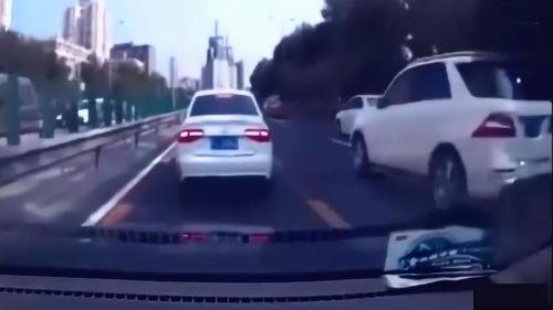 网友爆料奔驰车主恶意别车原视频,网友直呼辣眼 第1张 网友爆料奔驰车主恶意别车原视频,网友直呼辣眼 第1张